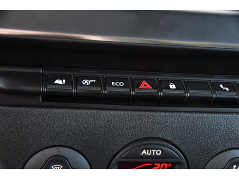 Renault Master T35 2.3 dCi 150 L2H2 Black Edition Camera, Cruise, 2 x Schuifdeur, LED, Clima, Trekhaak, Sensoren, Multimedia, Uniek!