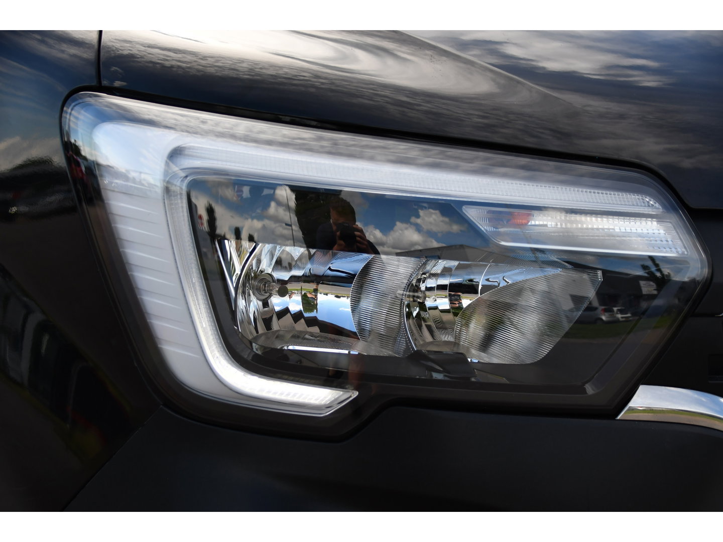 Renault Master T35 2.3 dCi 150 L2H2 Black Edition Camera, Cruise, 2 x Schuifdeur, LED, Clima, Trekhaak, Sensoren, Multimedia, Uniek!