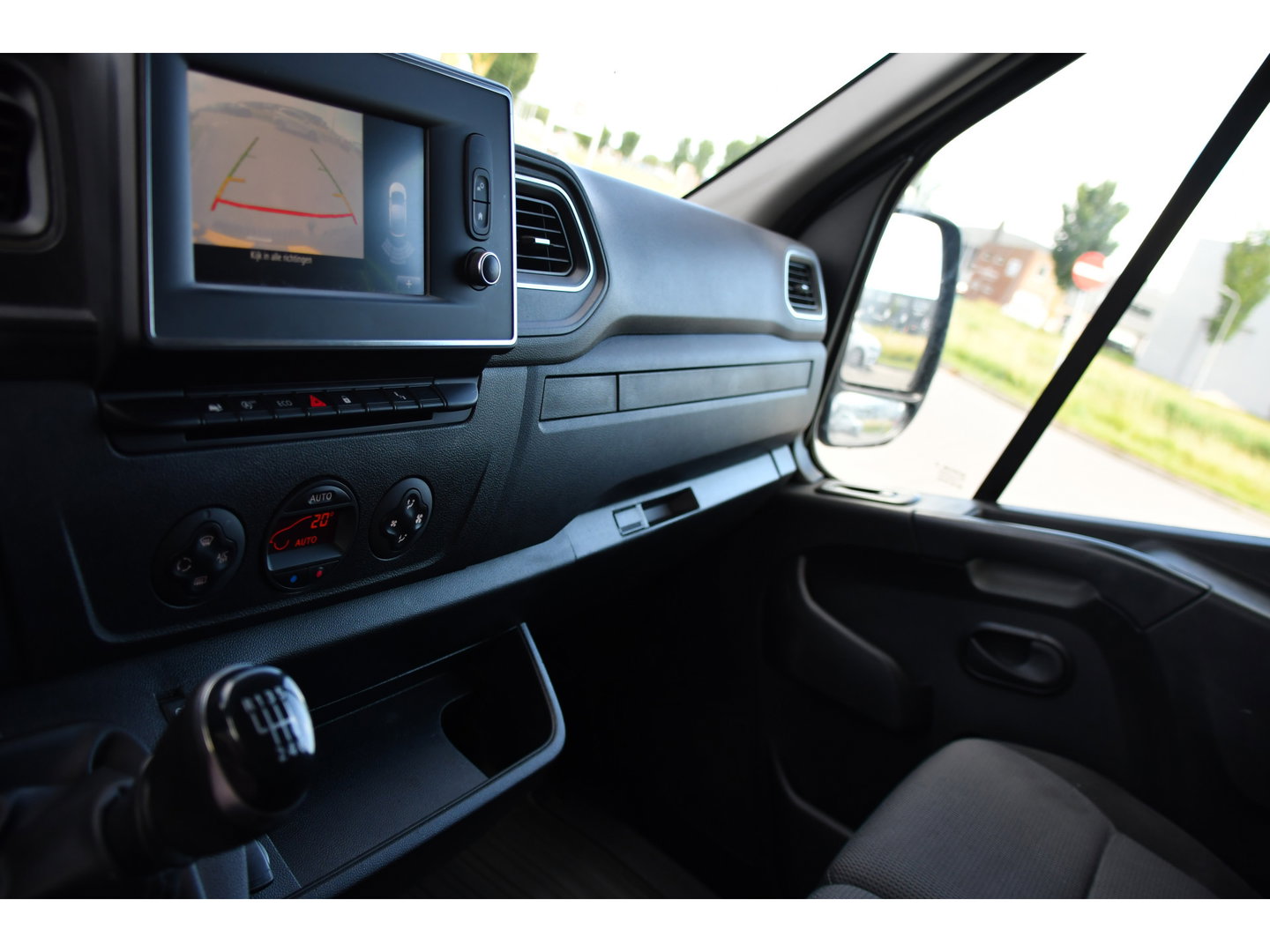 Renault Master T35 2.3 dCi 150 L2H2 Black Edition Camera, Cruise, 2 x Schuifdeur, LED, Clima, Trekhaak, Sensoren, Multimedia, Uniek!
