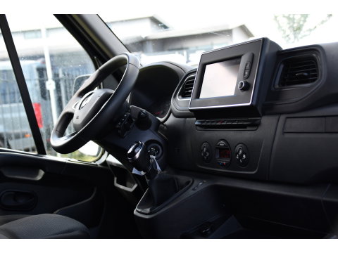 Renault Master T35 2.3 dCi 150 L2H2 Black Edition Camera, Cruise, 2 x Schuifdeur, LED, Clima, Trekhaak, Sensoren, Multimedia, Uniek!