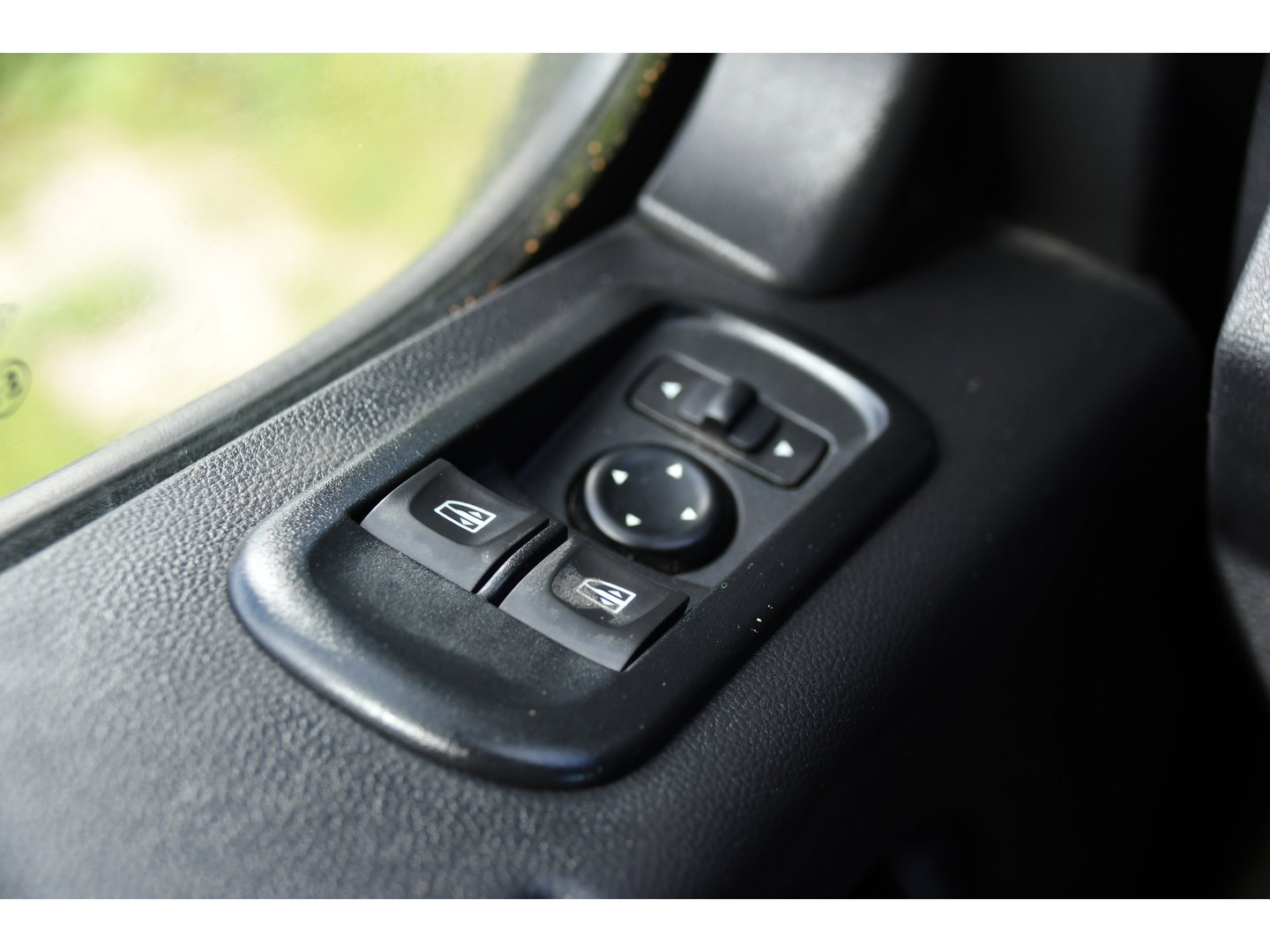 Renault Master T35 2.3 dCi 150 L2H2 Black Edition Camera, Cruise, 2 x Schuifdeur, LED, Clima, Trekhaak, Sensoren, Multimedia, Uniek!