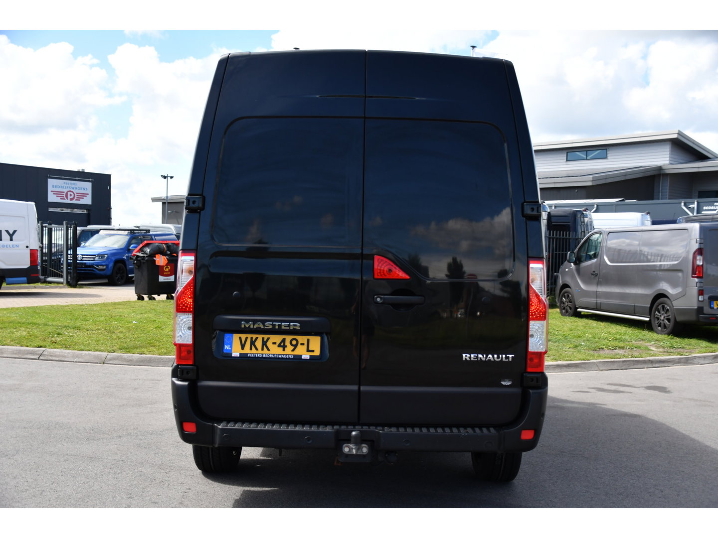 Renault Master T35 2.3 dCi 150 L2H2 Black Edition Camera, Cruise, 2 x Schuifdeur, LED, Clima, Trekhaak, Sensoren, Multimedia, Uniek!