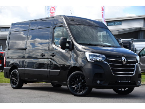 Renault Master T35 2.3 dCi 150 L2H2 Black Edition Camera, Cruise, 2 x Schuifdeur, LED, Clima, Trekhaak, Sensoren, Multimedia, Uniek!
