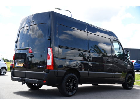 Renault Master T35 2.3 dCi 150 L2H2 Black Edition Camera, Cruise, 2 x Schuifdeur, LED, Clima, Trekhaak, Sensoren, Multimedia, Uniek!