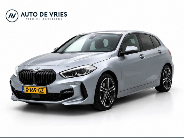 BMW 1 Serie - 118i Automaat M Sport | Sportstoelen | Carplay | 18" LMV | Trekhaak