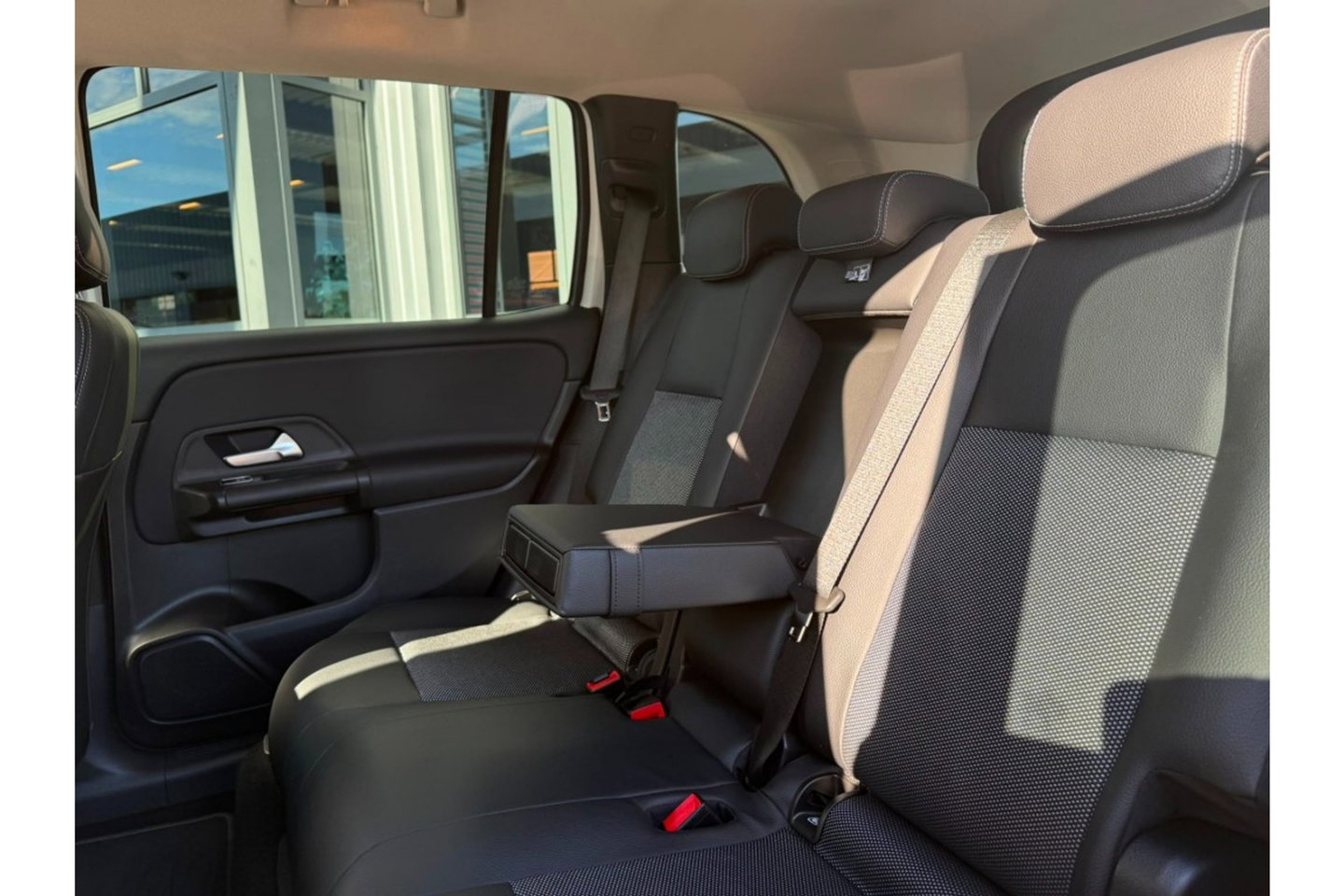 Mercedes-Benz GLB-Klasse 180 BNS SOL. LUX.AUTOMAAT NAVI PDC-CAMERA VIRTUAL STOELVW
