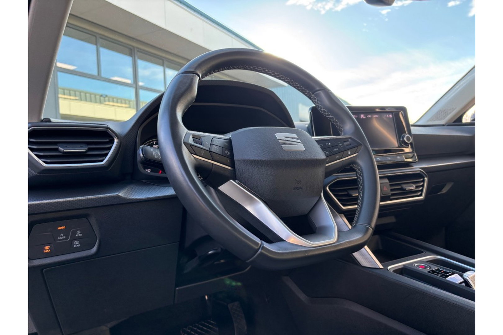 SEAT Leon 1.0 ETSI STYLE AUTOMAAT NAVI-CARPLAY WINTERPACK PDC-CAMERA.