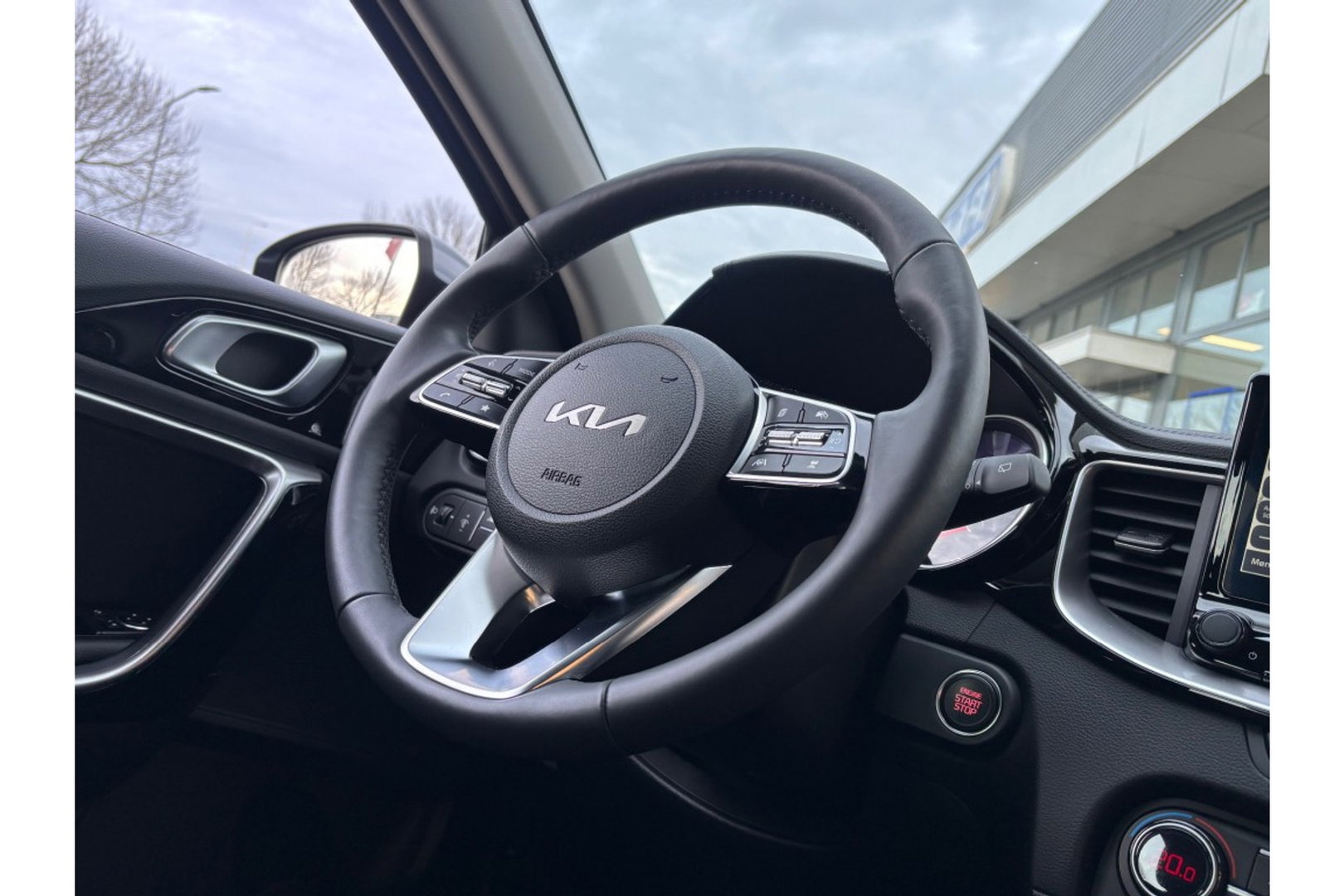 Kia Ceed 1.5 T-GDI AUTOMAAT DYNAMICLINE NAVI PDC WINTERPACK.