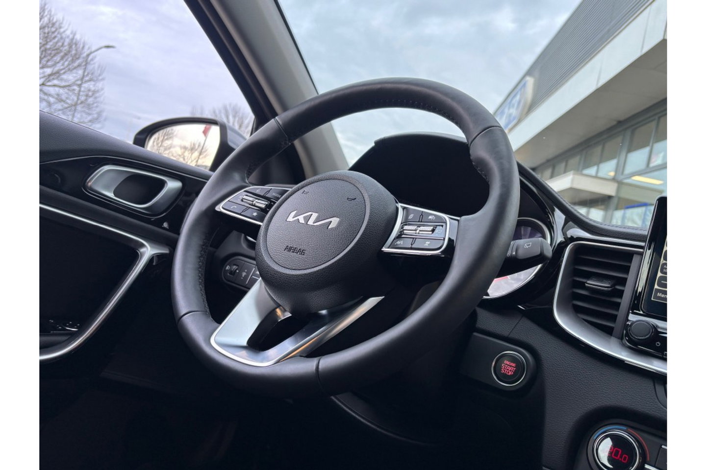 Kia Ceed 1.5 T-GDI AUTOMAAT DYNAMICLINE NAVI PDC WINTERPACK.