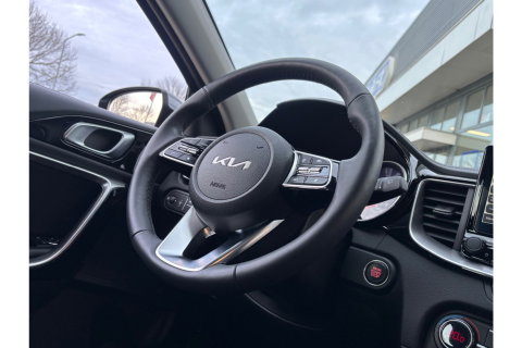 Kia Ceed 1.5 T-GDI AUTOMAAT DYNAMICLINE NAVI PDC WINTERPACK.