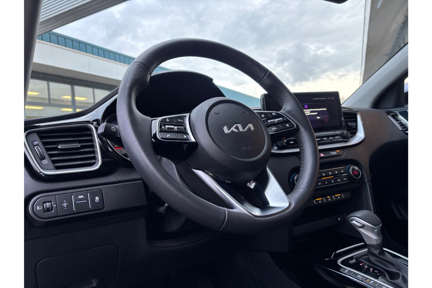 Kia Ceed 1.5 T-GDI AUTOMAAT DYNAMICLINE NAVI PDC WINTERPACK.