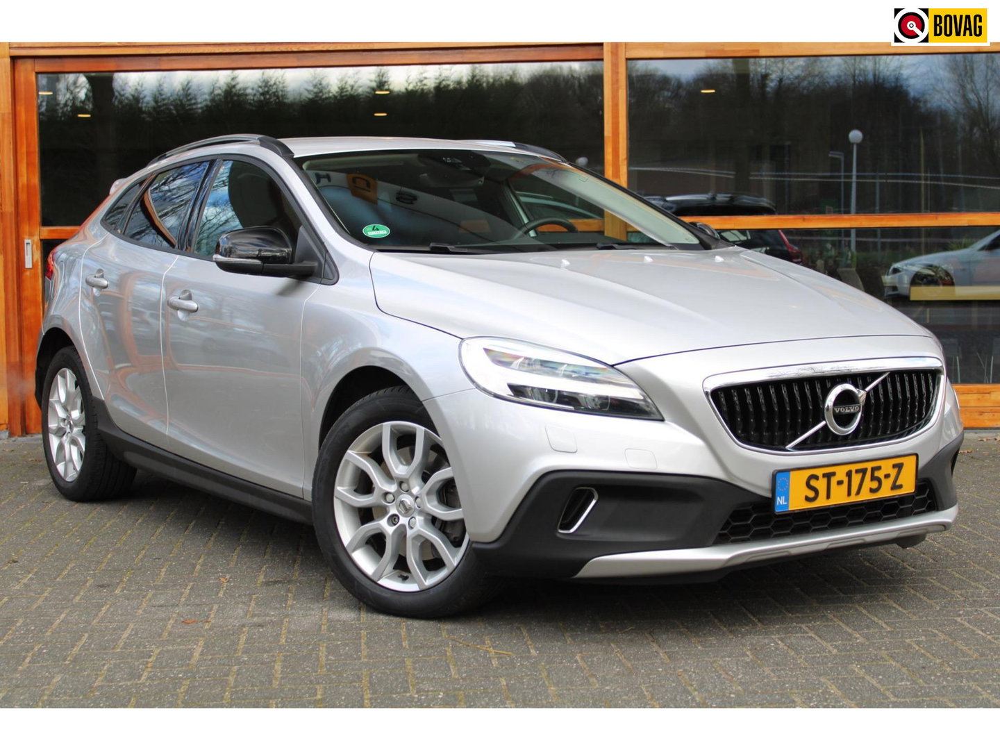Volvo V40 Cross Country T3 Geartronic | Trekhaak 1500 kg | Standkachel | Volvo On Call | Camera