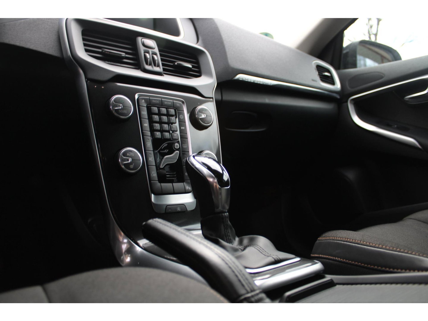 Volvo V40 Cross Country T3 Geartronic | Trekhaak 1500 kg | Standkachel | Volvo On Call | Camera