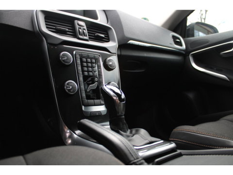 Volvo V40 Cross Country T3 Geartronic | Trekhaak 1500 kg | Standkachel | Volvo On Call | Camera