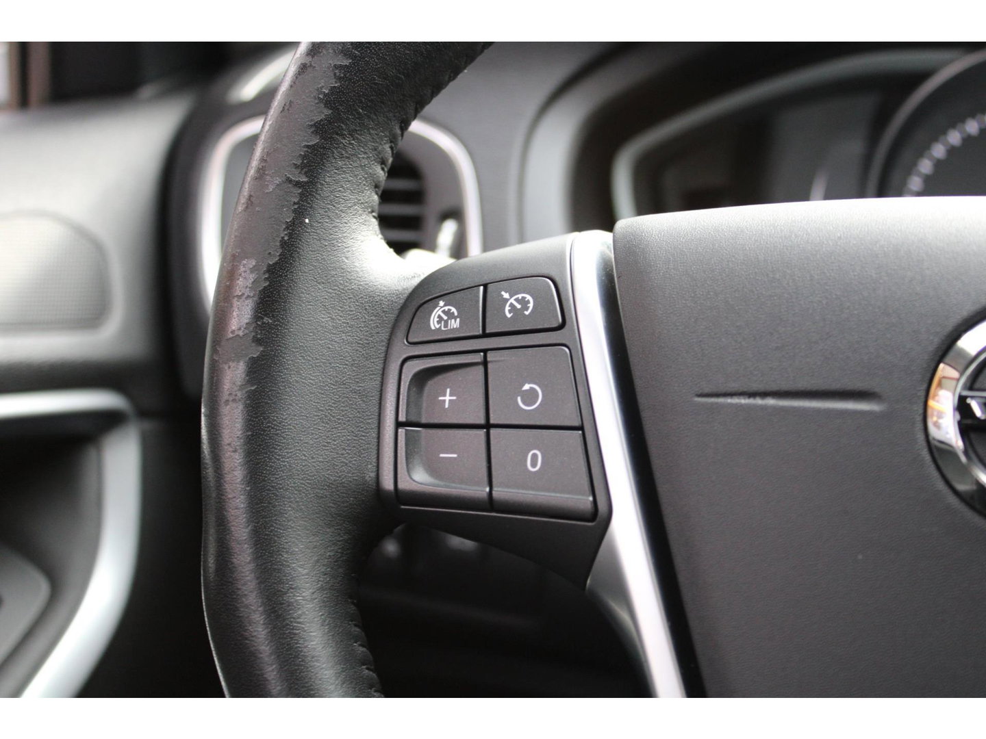 Volvo V40 Cross Country T3 Geartronic | Trekhaak 1500 kg | Standkachel | Volvo On Call | Camera