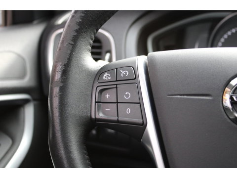 Volvo V40 Cross Country T3 Geartronic | Trekhaak 1500 kg | Standkachel | Volvo On Call | Camera