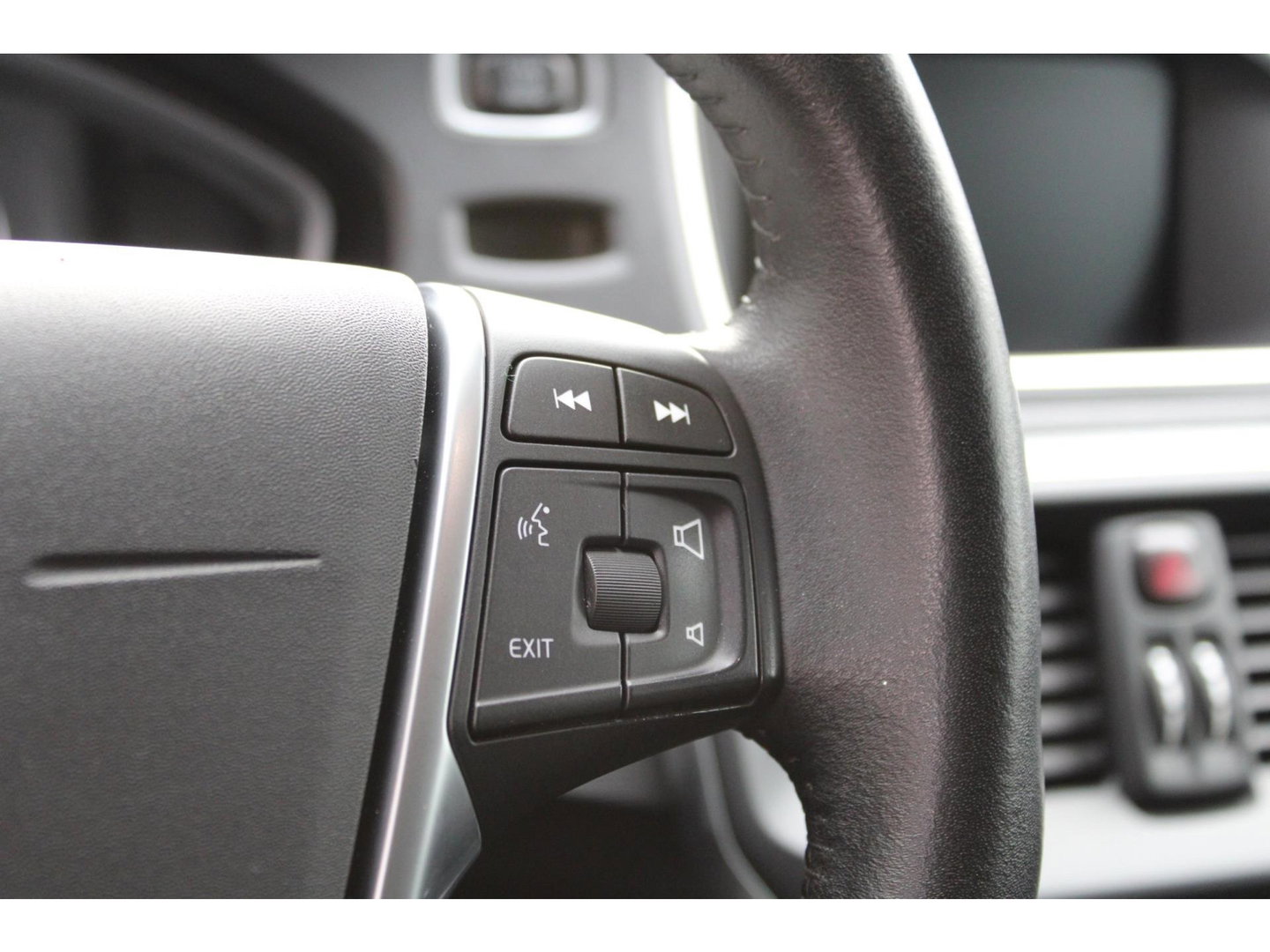 Volvo V40 Cross Country T3 Geartronic | Trekhaak 1500 kg | Standkachel | Volvo On Call | Camera