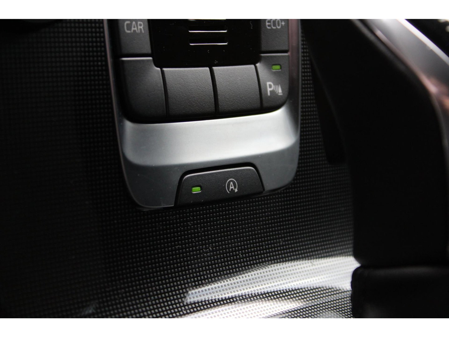 Volvo V40 Cross Country T3 Geartronic | Trekhaak 1500 kg | Standkachel | Volvo On Call | Camera