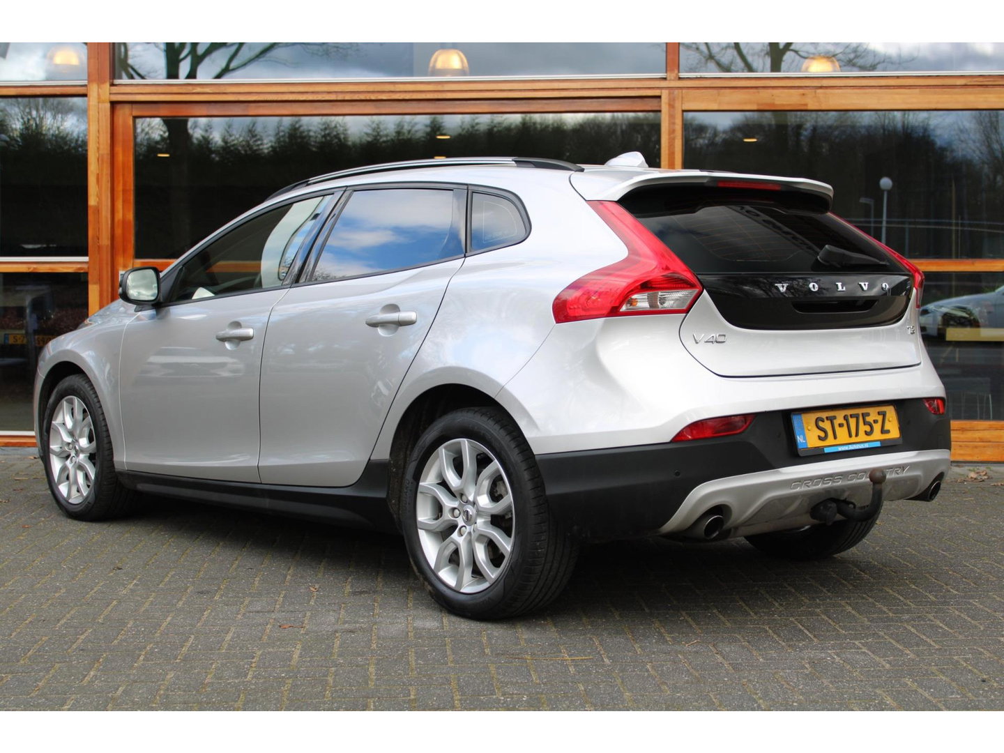 Volvo V40 Cross Country T3 Geartronic | Trekhaak 1500 kg | Standkachel | Volvo On Call | Camera