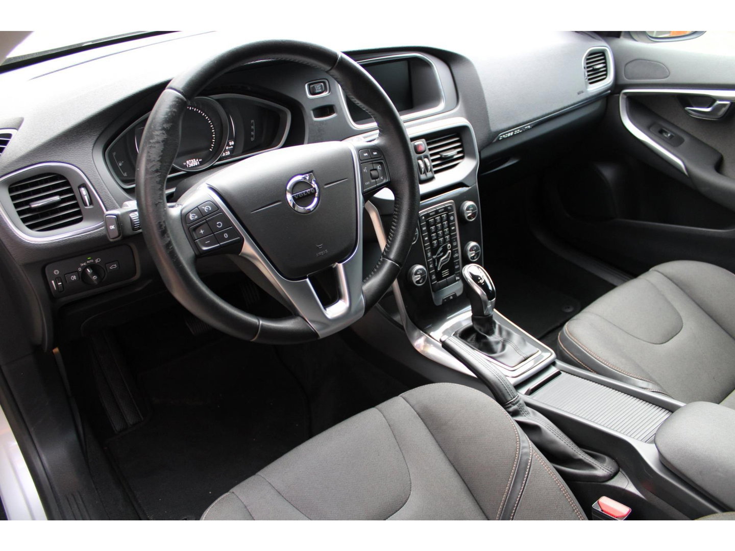 Volvo V40 Cross Country T3 Geartronic | Trekhaak 1500 kg | Standkachel | Volvo On Call | Camera
