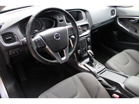 Volvo V40 Cross Country T3 Geartronic | Trekhaak 1500 kg | Standkachel | Volvo On Call | Camera
