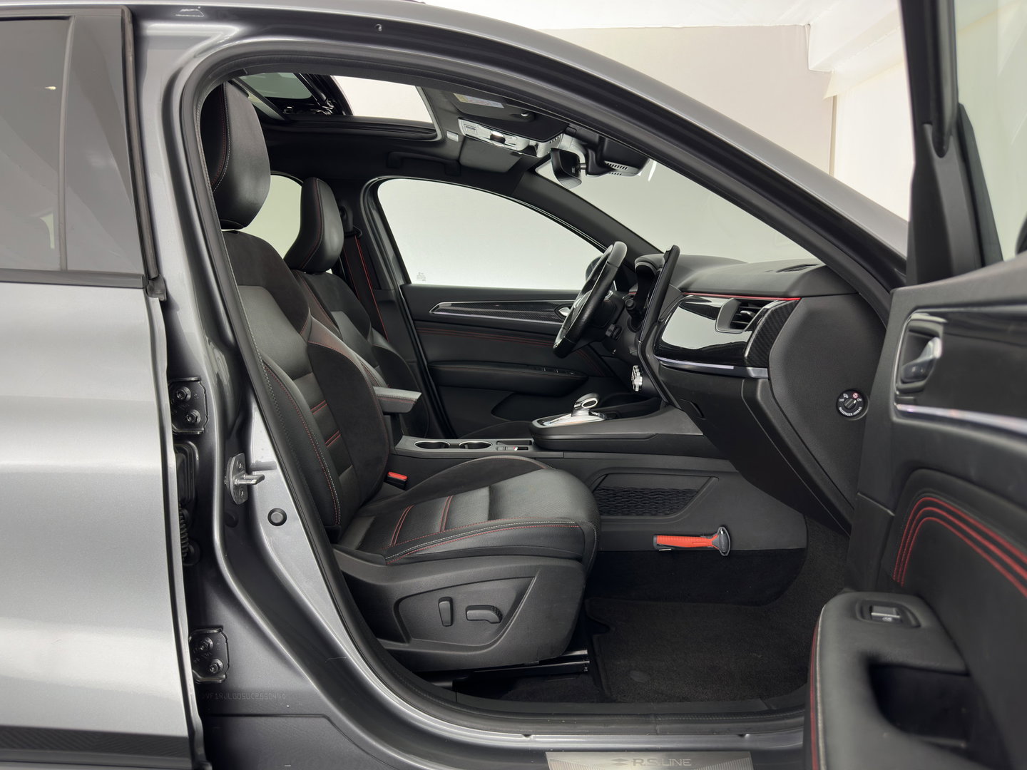 Renault Arkana 1.6 E-Tech RS-Line Hybrid 145 (INCL-BTW) Aut. *PANO | LEATHER | FULL-LED | BLINDSPOT | CAMERA | HEATED-SPORTSEATS | KEYLESS | AMBIENTLIGHT | DIGI-COCKPIT | PRIVACY-GLASS | NAVI-FULLMAP | ECC | ADAPTIVE-CRUISE | PDC | 18"
