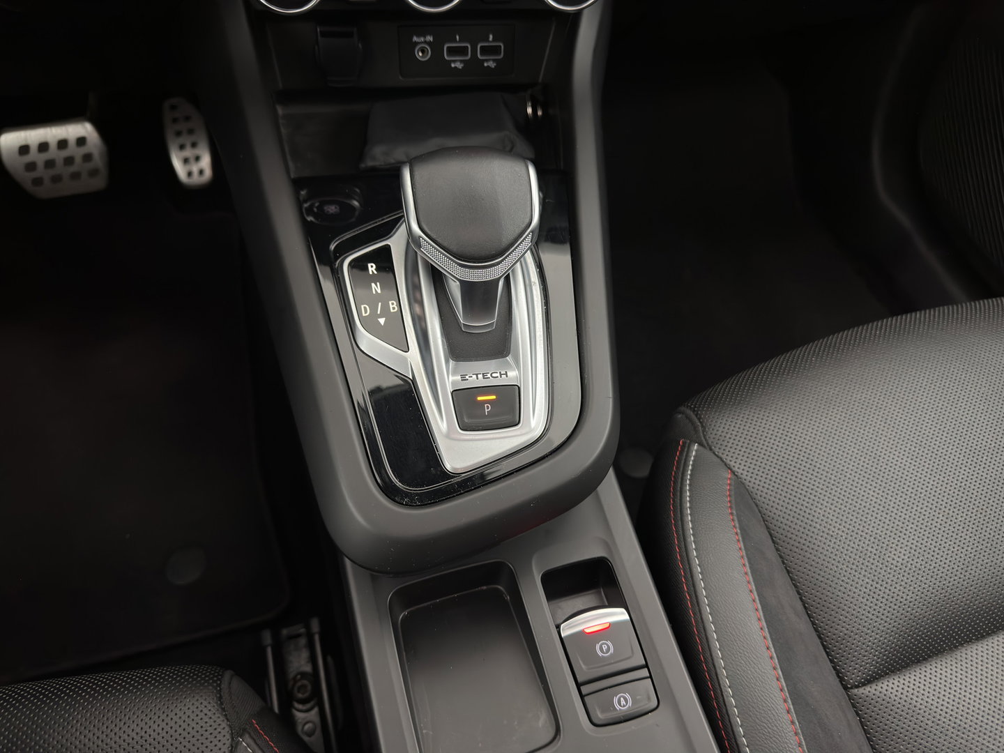 Renault Arkana 1.6 E-Tech RS-Line Hybrid 145 (INCL-BTW) Aut. *PANO | LEATHER | FULL-LED | BLINDSPOT | CAMERA | HEATED-SPORTSEATS | KEYLESS | AMBIENTLIGHT | DIGI-COCKPIT | PRIVACY-GLASS | NAVI-FULLMAP | ECC | ADAPTIVE-CRUISE | PDC | 18"