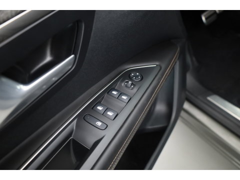 Peugeot 3008 1.6 e-THP GT Line | Trekhaak 1550kg Trekgewicht | Cruise Control | Memory | Camera | All Season | Stoelverw. | Apple CarPlay & Android Auto