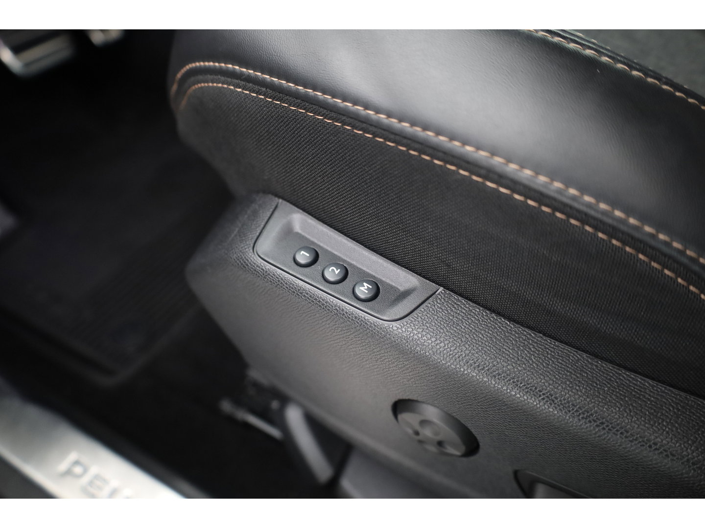 Peugeot 3008 1.6 e-THP GT Line | Trekhaak 1550kg Trekgewicht | Cruise Control | Memory | Camera | All Season | Stoelverw. | Apple CarPlay & Android Auto