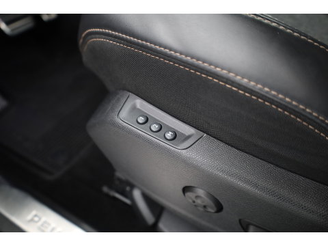 Peugeot 3008 1.6 e-THP GT Line | Trekhaak 1550kg Trekgewicht | Cruise Control | Memory | Camera | All Season | Stoelverw. | Apple CarPlay & Android Auto