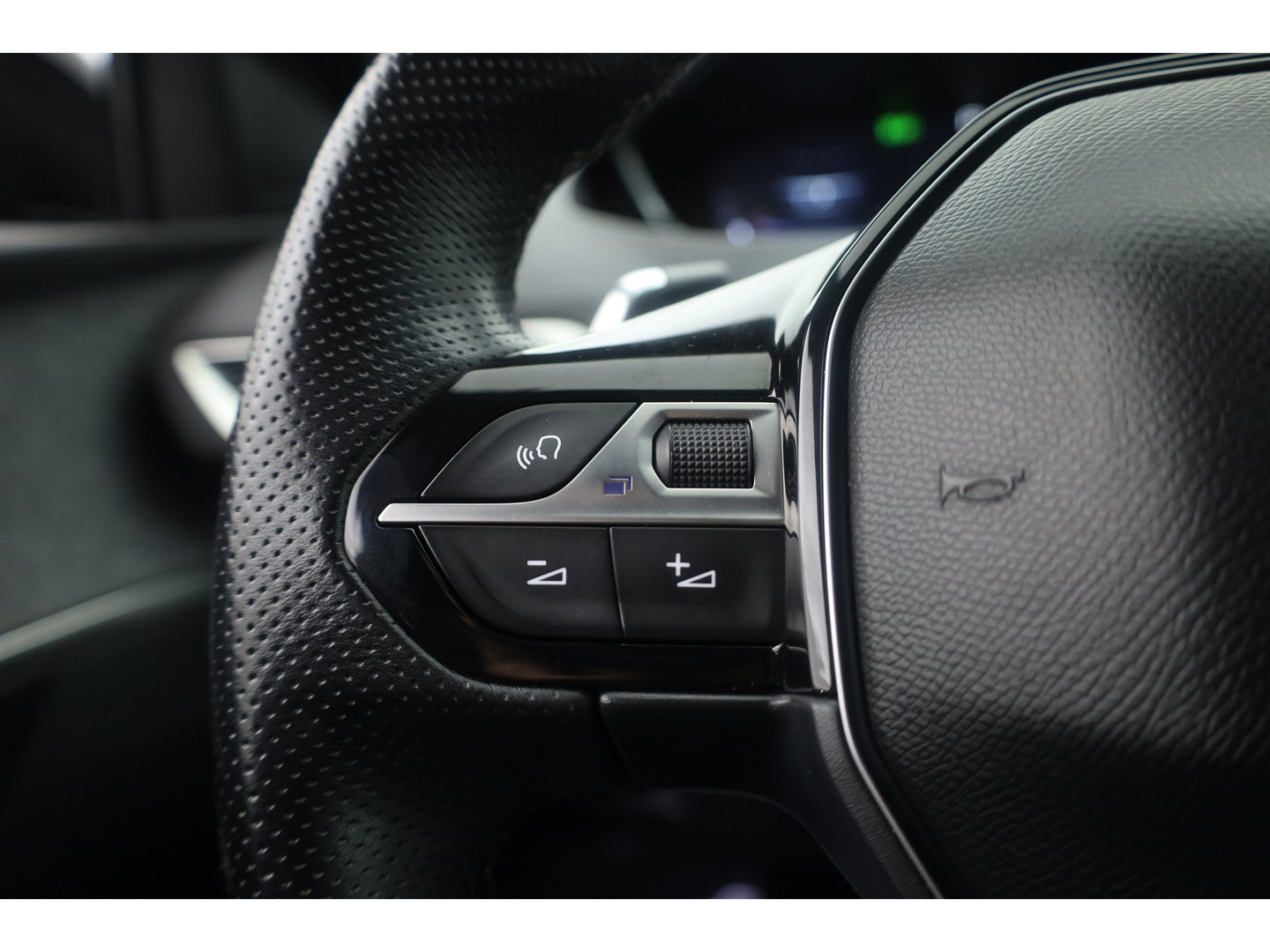 Peugeot 3008 1.6 e-THP GT Line | Trekhaak 1550kg Trekgewicht | Cruise Control | Memory | Camera | All Season | Stoelverw. | Apple CarPlay & Android Auto