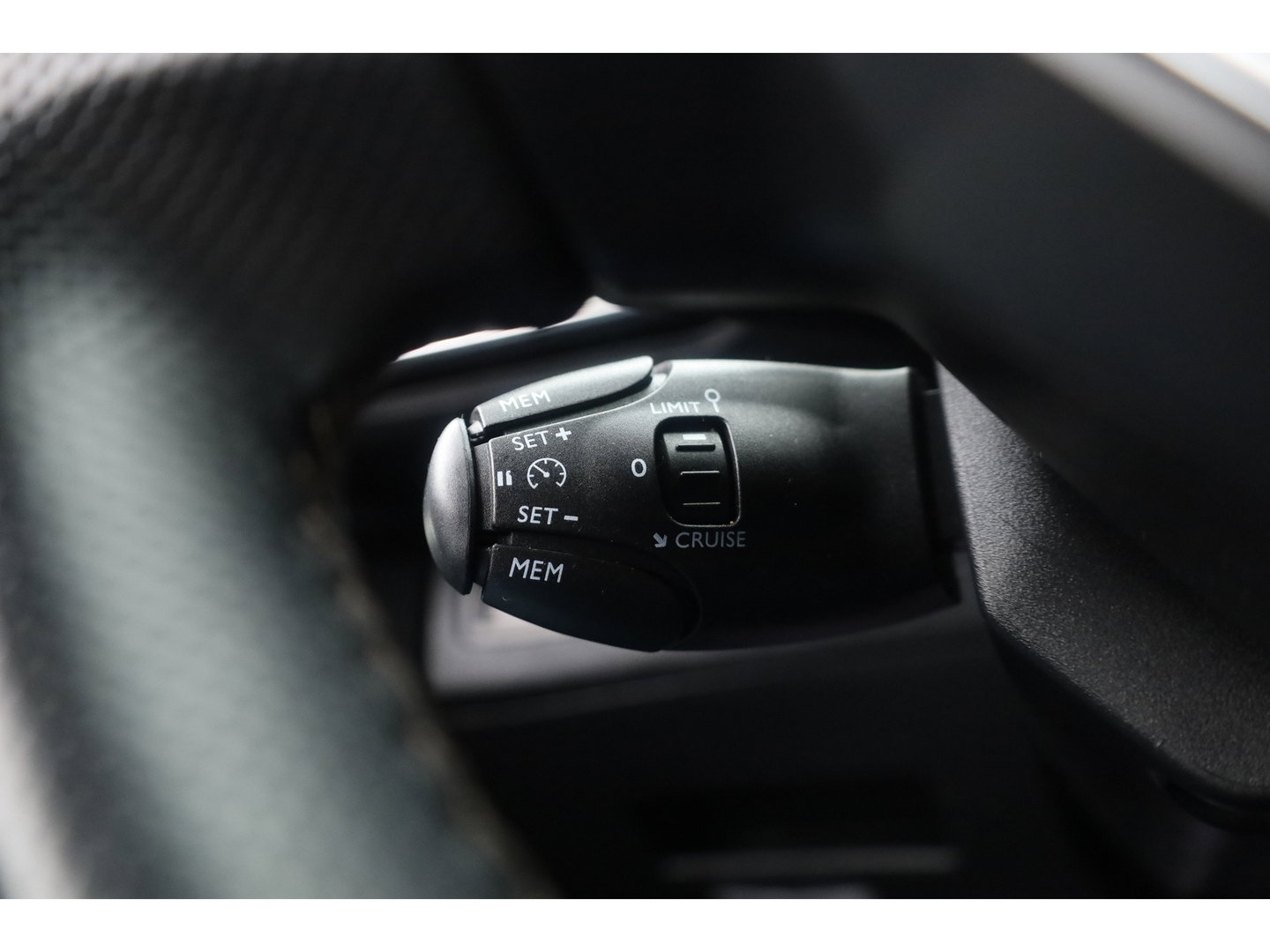 Peugeot 3008 1.6 e-THP GT Line | Trekhaak 1550kg Trekgewicht | Cruise Control | Memory | Camera | All Season | Stoelverw. | Apple CarPlay & Android Auto
