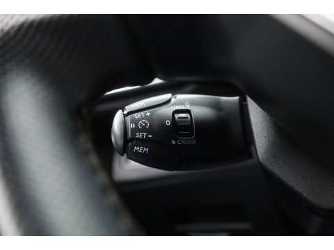 Peugeot 3008 1.6 e-THP GT Line | Trekhaak 1550kg Trekgewicht | Cruise Control | Memory | Camera | All Season | Stoelverw. | Apple CarPlay & Android Auto
