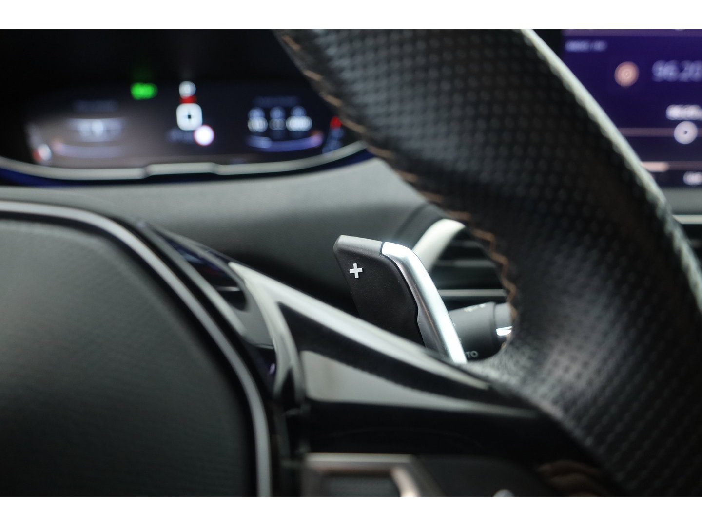 Peugeot 3008 1.6 e-THP GT Line | Trekhaak 1550kg Trekgewicht | Cruise Control | Memory | Camera | All Season | Stoelverw. | Apple CarPlay & Android Auto