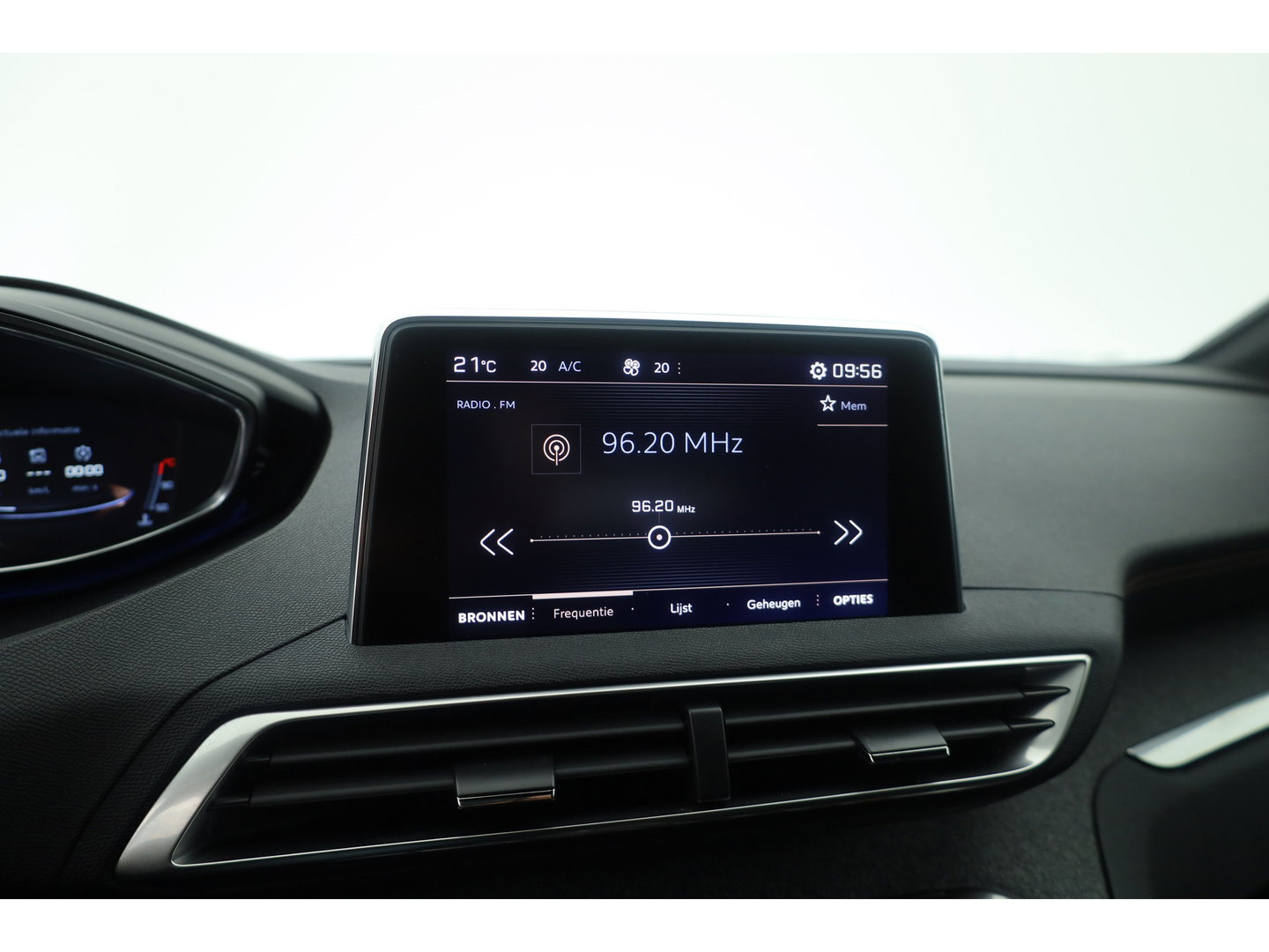Peugeot 3008 1.6 e-THP GT Line | Trekhaak 1550kg Trekgewicht | Cruise Control | Memory | Camera | All Season | Stoelverw. | Apple CarPlay & Android Auto