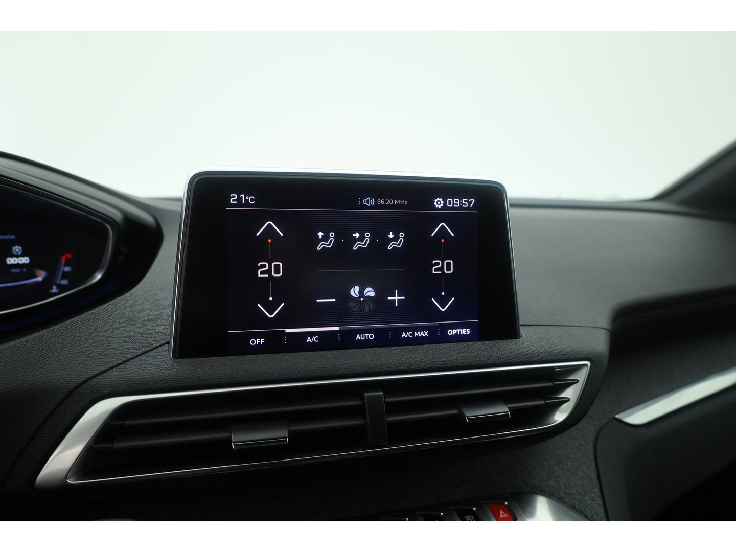 Peugeot 3008 1.6 e-THP GT Line | Trekhaak 1550kg Trekgewicht | Cruise Control | Memory | Camera | All Season | Stoelverw. | Apple CarPlay & Android Auto