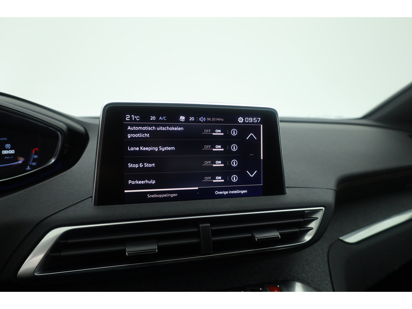 Peugeot 3008 1.6 e-THP GT Line | Trekhaak 1550kg Trekgewicht | Cruise Control | Memory | Camera | All Season | Stoelverw. | Apple CarPlay & Android Auto