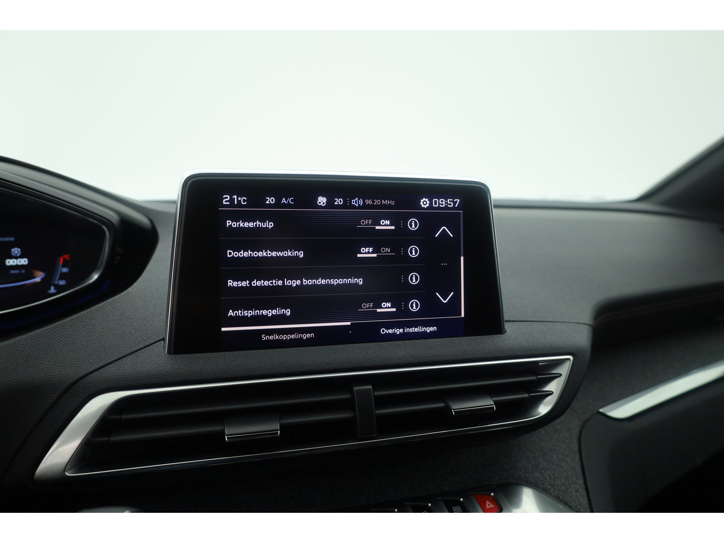Peugeot 3008 1.6 e-THP GT Line | Trekhaak 1550kg Trekgewicht | Cruise Control | Memory | Camera | All Season | Stoelverw. | Apple CarPlay & Android Auto