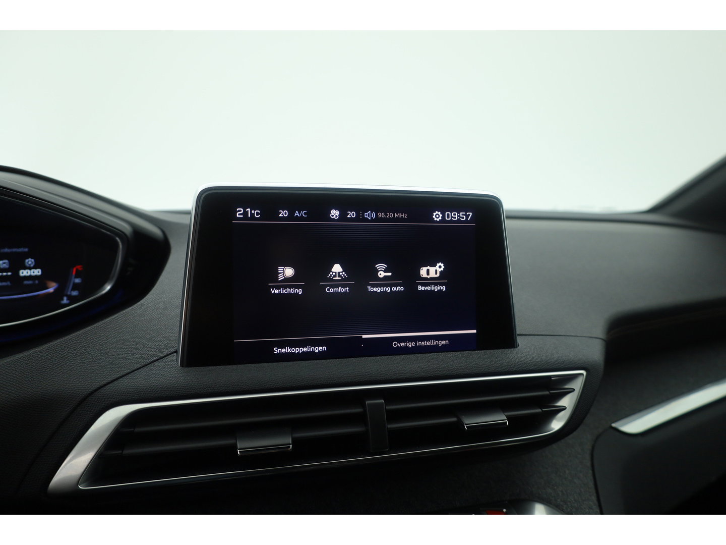 Peugeot 3008 1.6 e-THP GT Line | Trekhaak 1550kg Trekgewicht | Cruise Control | Memory | Camera | All Season | Stoelverw. | Apple CarPlay & Android Auto