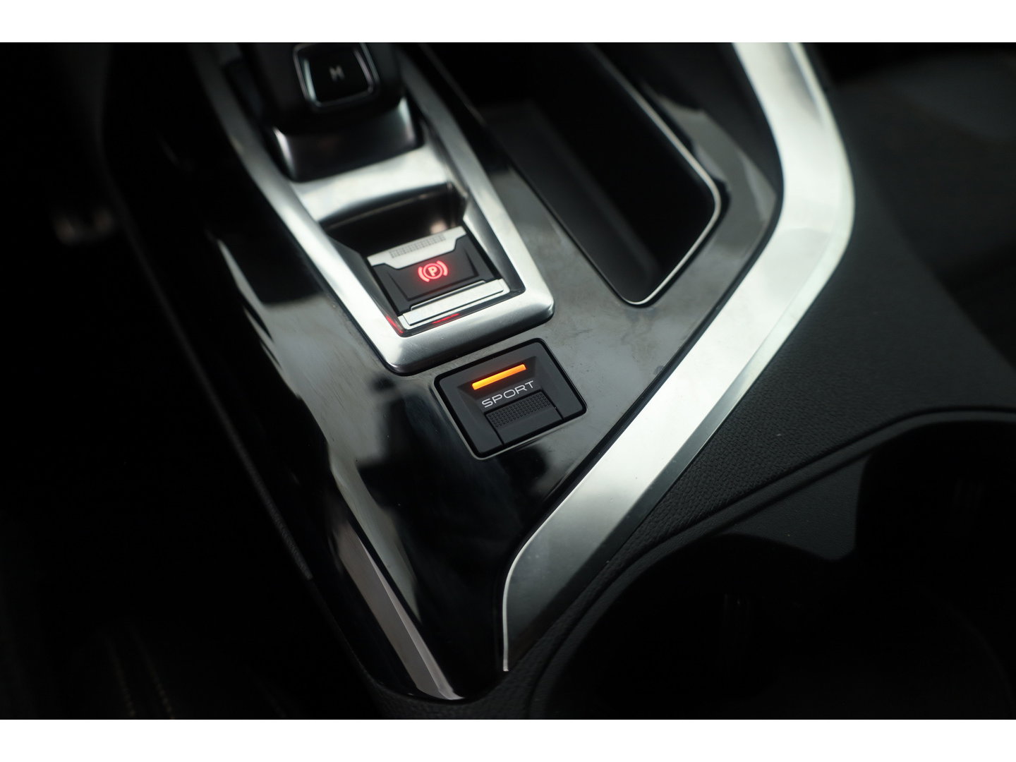 Peugeot 3008 1.6 e-THP GT Line | Trekhaak 1550kg Trekgewicht | Cruise Control | Memory | Camera | All Season | Stoelverw. | Apple CarPlay & Android Auto