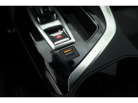 Peugeot 3008 1.6 e-THP GT Line | Trekhaak 1550kg Trekgewicht | Cruise Control | Memory | Camera | All Season | Stoelverw. | Apple CarPlay & Android Auto