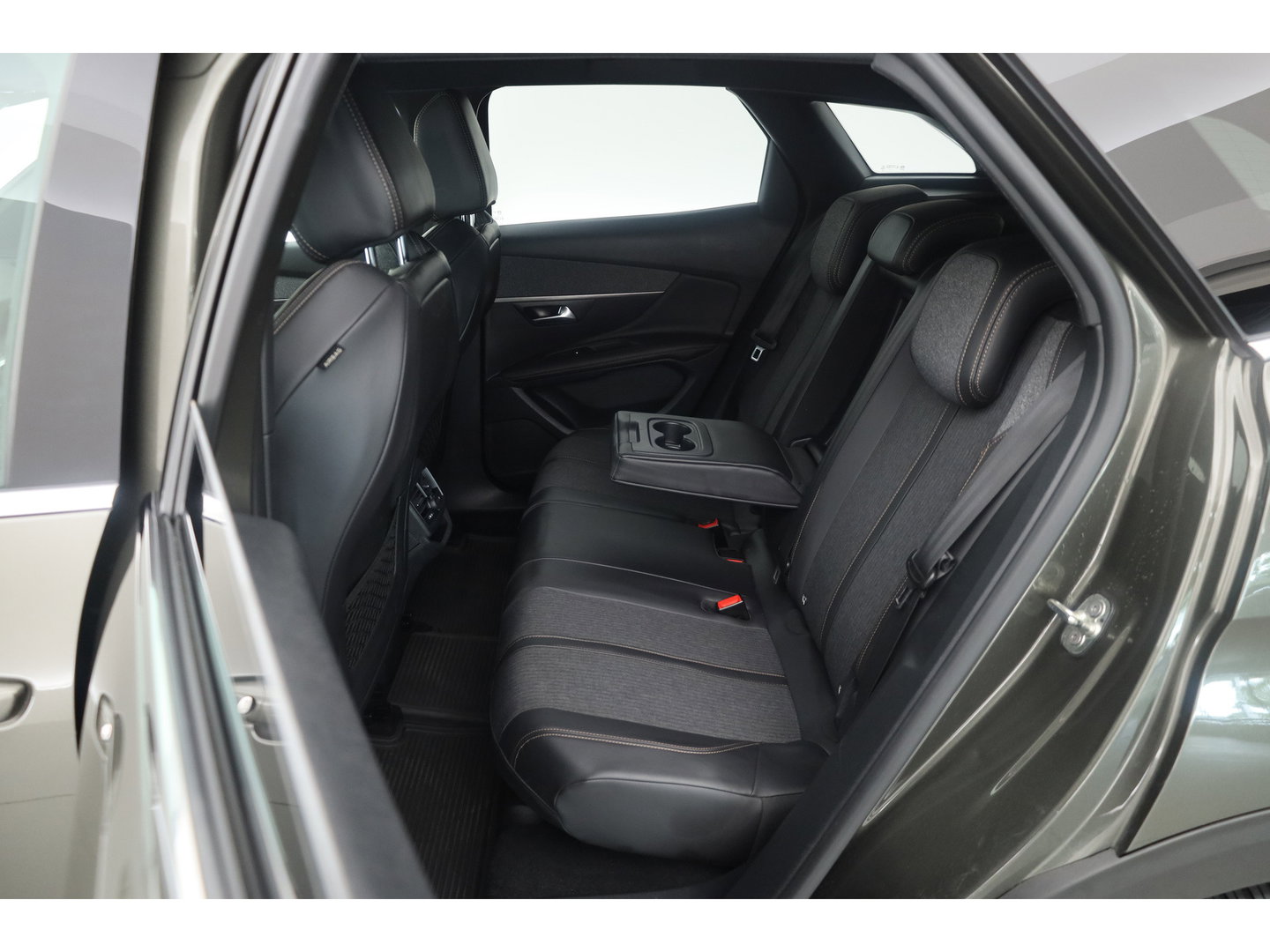 Peugeot 3008 1.6 e-THP GT Line | Trekhaak 1550kg Trekgewicht | Cruise Control | Memory | Camera | All Season | Stoelverw. | Apple CarPlay & Android Auto
