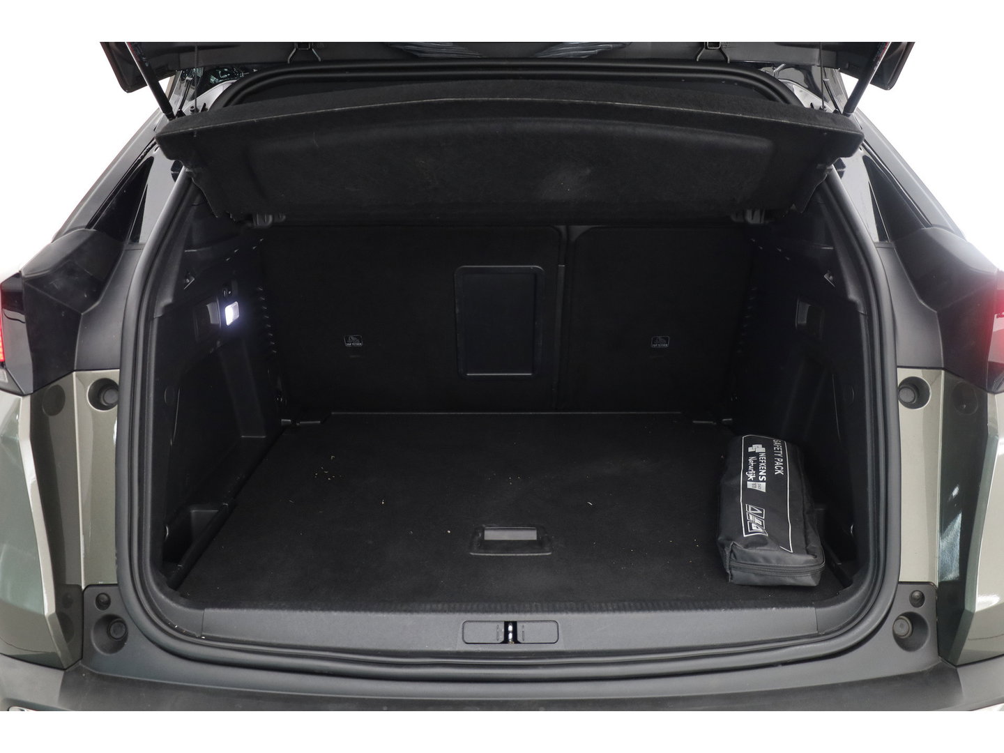 Peugeot 3008 1.6 e-THP GT Line | Trekhaak 1550kg Trekgewicht | Cruise Control | Memory | Camera | All Season | Stoelverw. | Apple CarPlay & Android Auto