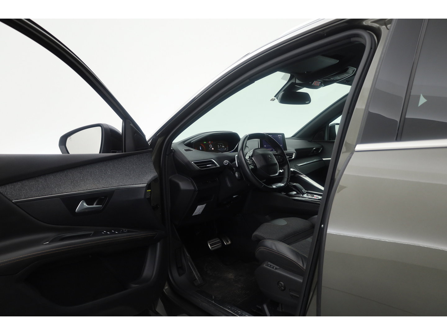 Peugeot 3008 1.6 e-THP GT Line | Trekhaak 1550kg Trekgewicht | Cruise Control | Memory | Camera | All Season | Stoelverw. | Apple CarPlay & Android Auto