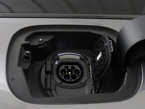 Mercedes-Benz CLA-Klasse Shooting Brake 250e Business Solution AMG Limited | SOH 94,2% | Panoramadak | Stoelverwarming | Matrix LED | Sfeerverlichting | Keyless | Memory | Widescreen | Navigatie | Camera | Park Assist | PHEV | Plug In