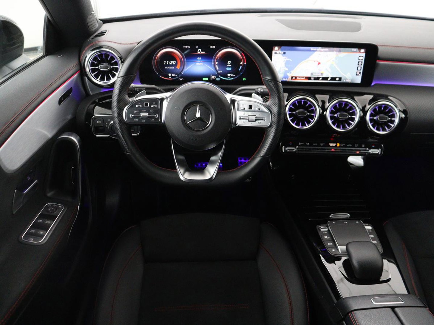 Mercedes-Benz CLA-Klasse Shooting Brake 250e Business Solution AMG Limited | SOH 94,2% | Panoramadak | Stoelverwarming | Matrix LED | Sfeerverlichting | Keyless | Memory | Widescreen | Navigatie | Camera | Park Assist | PHEV | Plug In