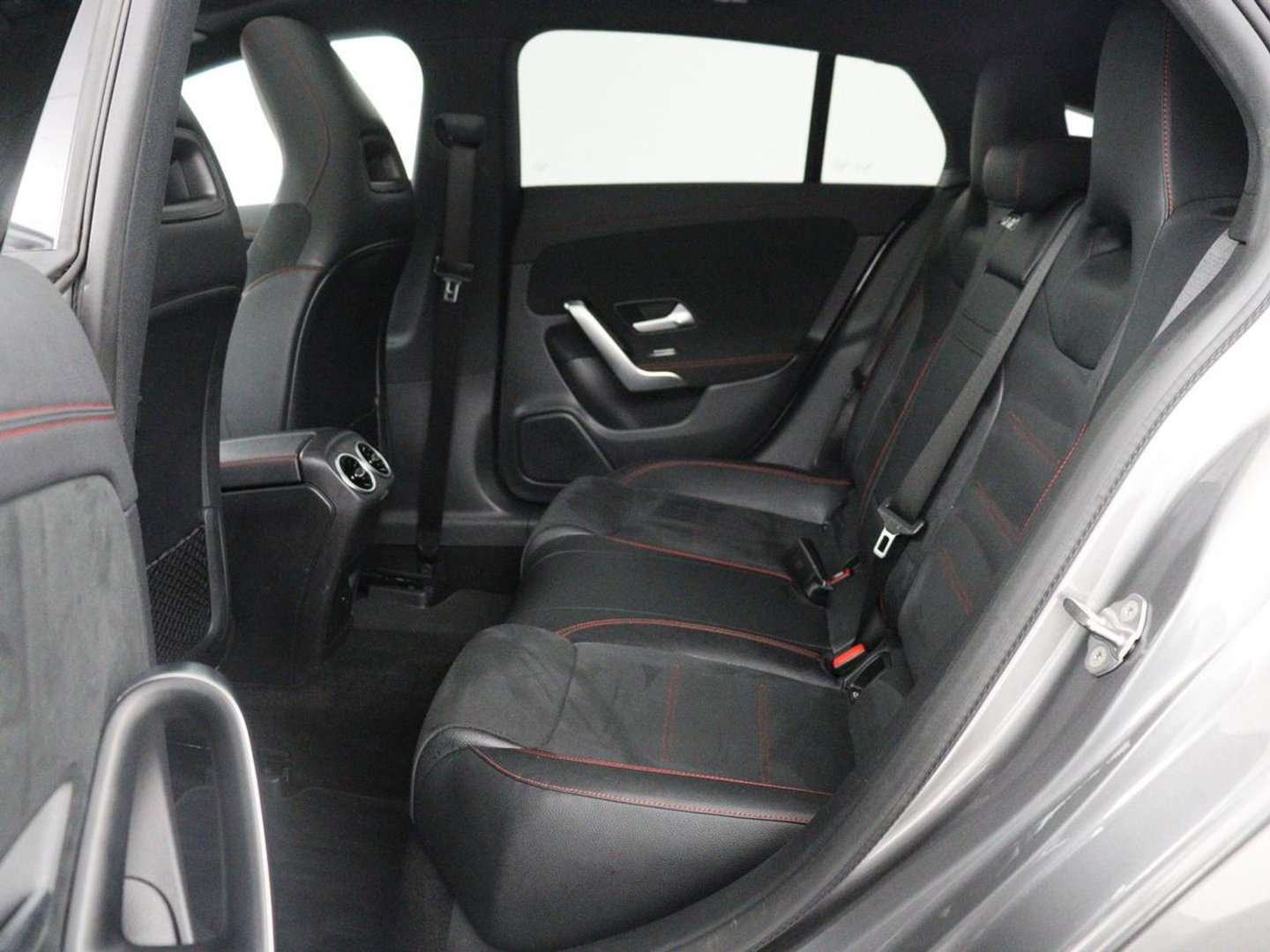 Mercedes-Benz CLA-Klasse Shooting Brake 250e Business Solution AMG Limited | SOH 94,2% | Panoramadak | Stoelverwarming | Matrix LED | Sfeerverlichting | Keyless | Memory | Widescreen | Navigatie | Camera | Park Assist | PHEV | Plug In