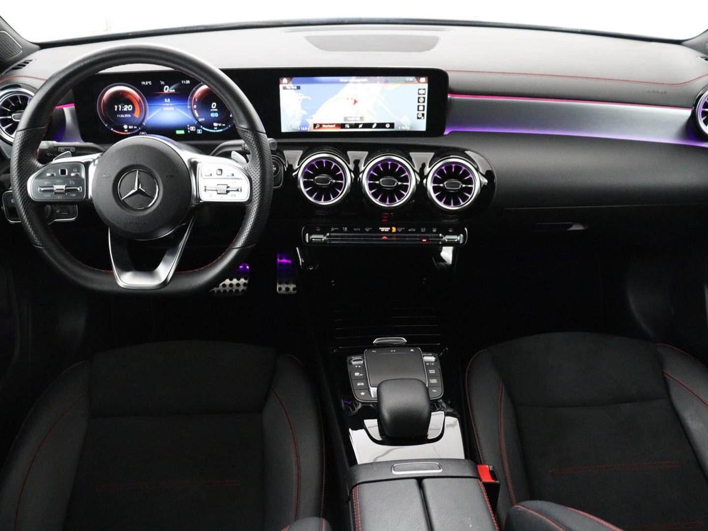 Mercedes-Benz CLA-Klasse Shooting Brake 250e Business Solution AMG Limited | SOH 94,2% | Panoramadak | Stoelverwarming | Matrix LED | Sfeerverlichting | Keyless | Memory | Widescreen | Navigatie | Camera | Park Assist | PHEV | Plug In