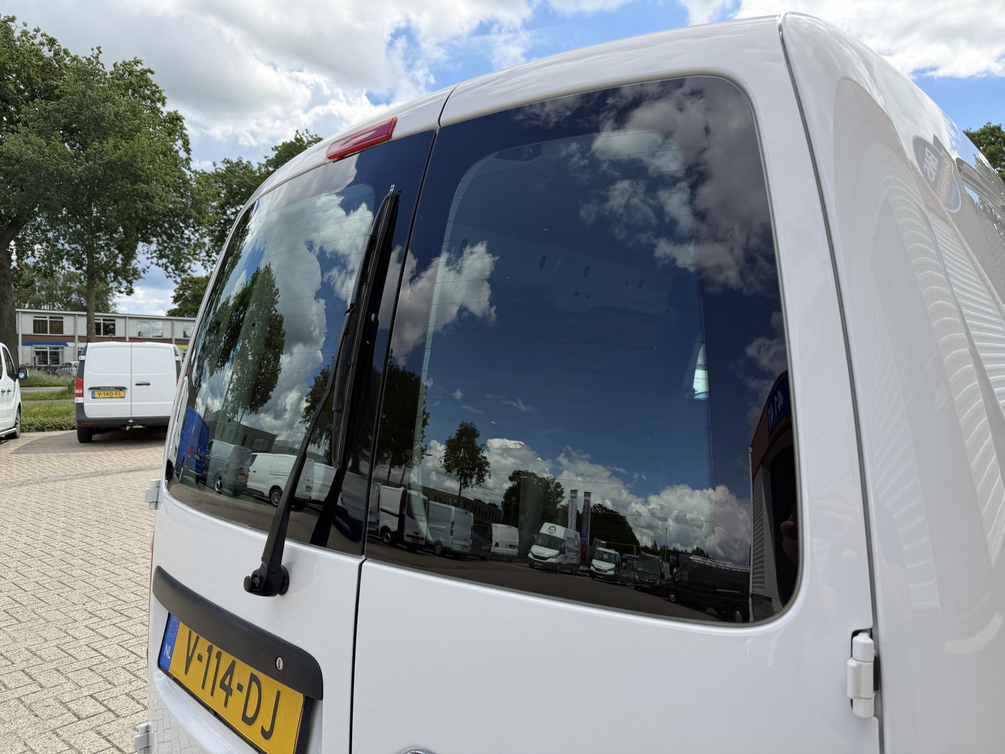 Volkswagen Caddy 1.4 TGI L2H1 EcoFuel Maxi Easyline / vaste prijs rijklaar € 6.950 ex btw / geen airco / wel cruise control / ramen rondom / pdc achter / euro 6