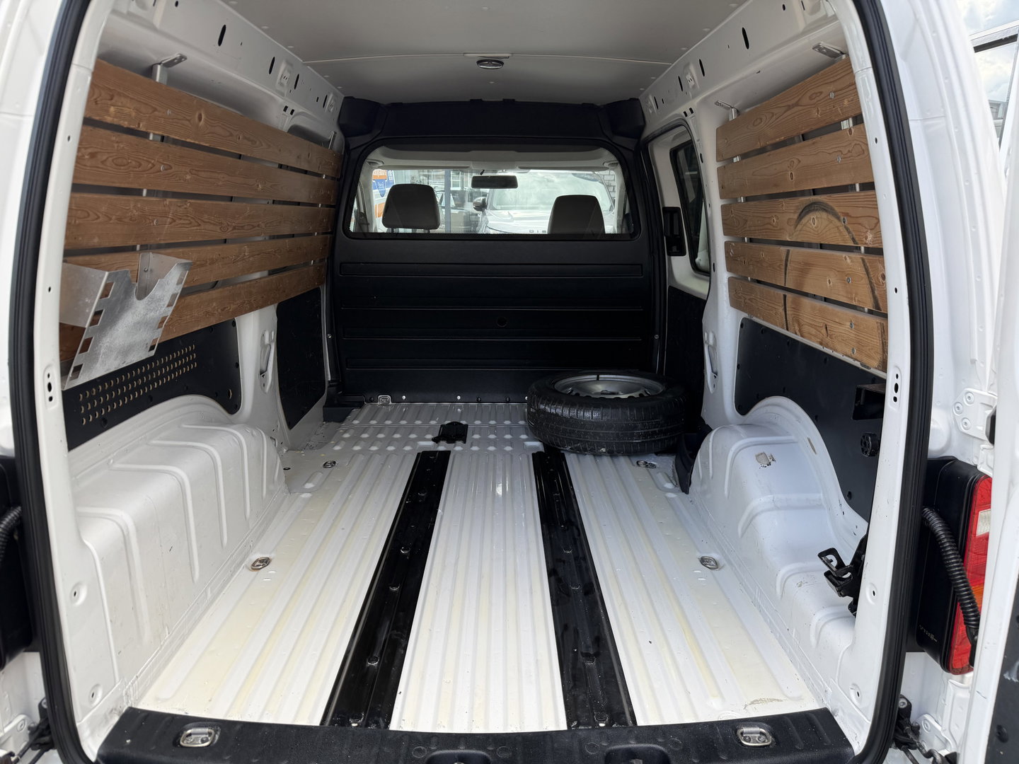 Volkswagen Caddy 1.4 TGI L2H1 EcoFuel Maxi Easyline / vaste prijs rijklaar € 6.950 ex btw / geen airco / wel cruise control / ramen rondom / pdc achter / euro 6